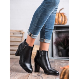 W. Potocki Fekete csizma magas sarkú cipőben 1