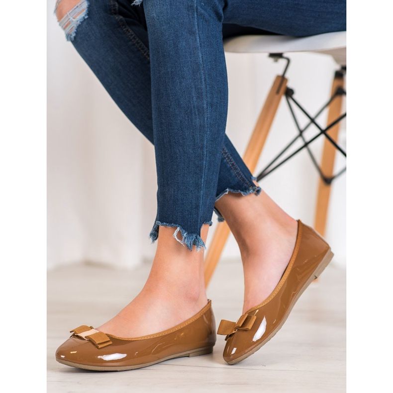 Fama Lakkozott balerinák masnival barna 2