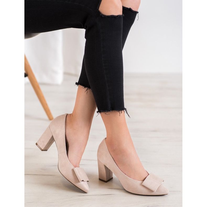 W. Potocki Csillogó szivattyúk íjjal bézs 1