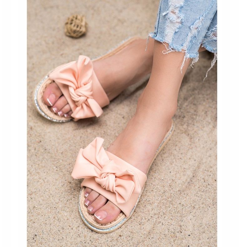 SHELOVET Stílusos, világos rózsaszín papucs 1 SHELOVET Stílusos, világos rózsaszín papucs 1