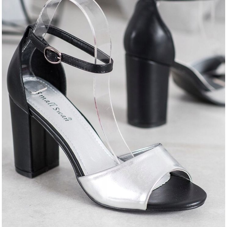 Small Swan Klasszikus szandál a bárban fekete szürke 2