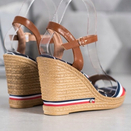 Yes Mile Szandál színes csíkokkal sokszínű 1