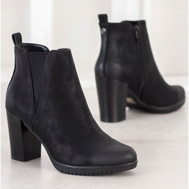 Csizma Egy Bárban Sergio Leone fekete 2