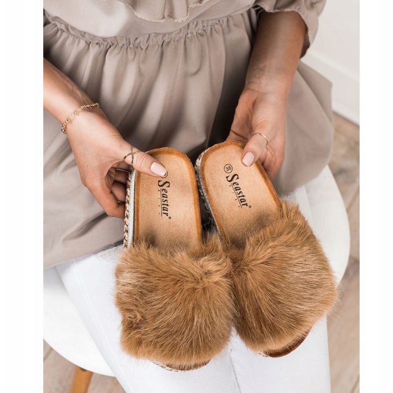 Seastar Divatos papucs egy dekoratív platformon barna 2