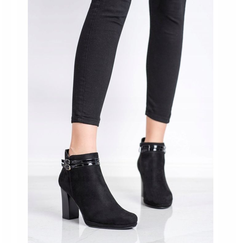 M.Daszyński Elegáns csizma csíkokkal fekete 1 M.Daszyński Elegáns csizma csíkokkal fekete 1