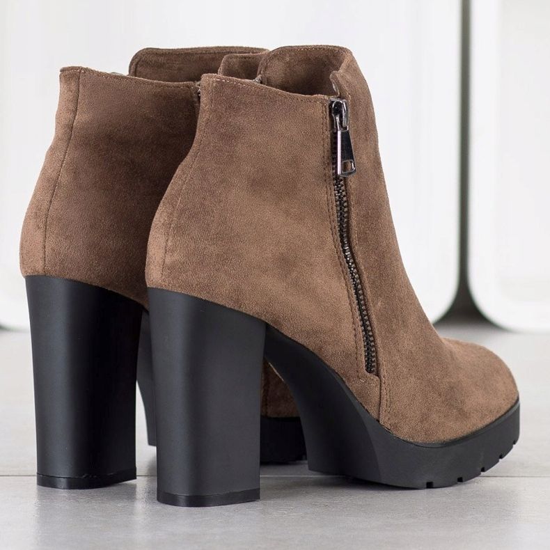 Small Swan Magas sarkú csizma barna 1 Small Swan Magas sarkú csizma barna 1