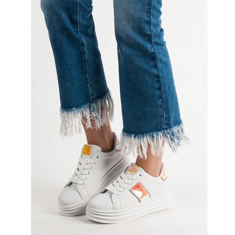 SHELOVET Fehér cipő a platformon 2