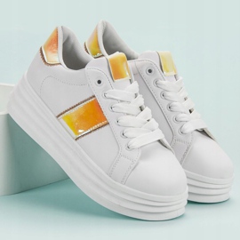 SHELOVET Fehér cipő a platformon 1