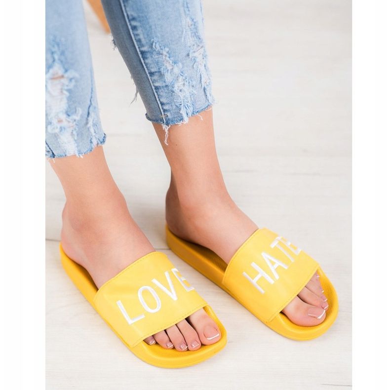Small Swan LOVE &amp; HATE Eco bőrpapucs sárga 1