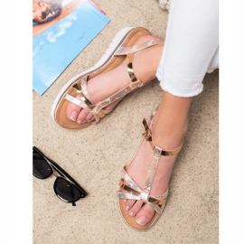 Small Swan Szandálok Holo effektussal aranysárga 1