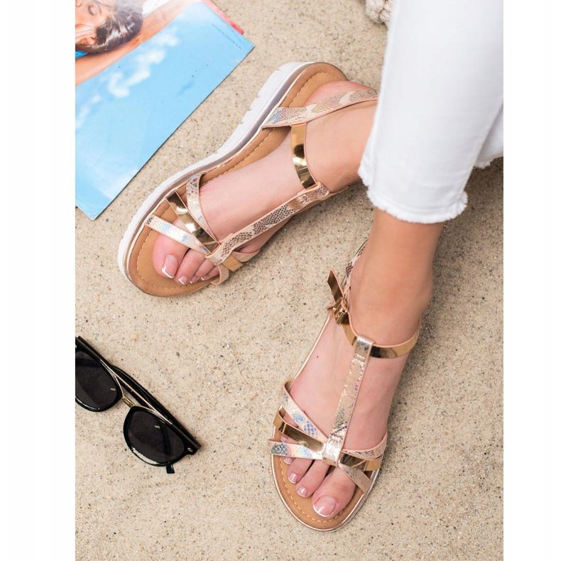 Small Swan Szandálok Holo effektussal aranysárga 1