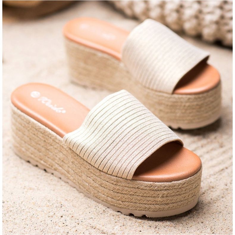 Weide Papucs egy szalma platformon aranysárga 1