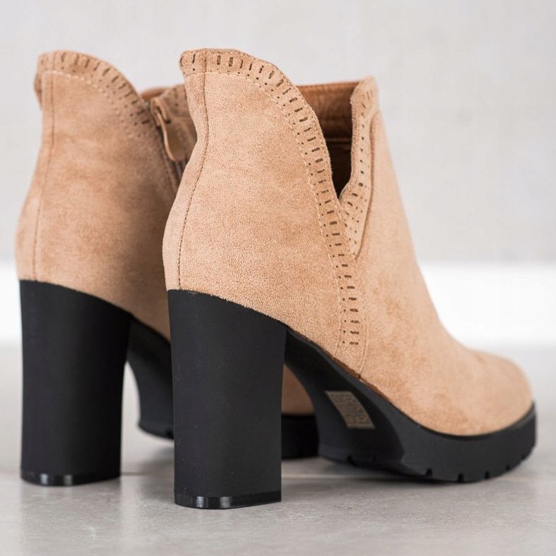 Bella Paris Magas sarkú csizma bézs 1