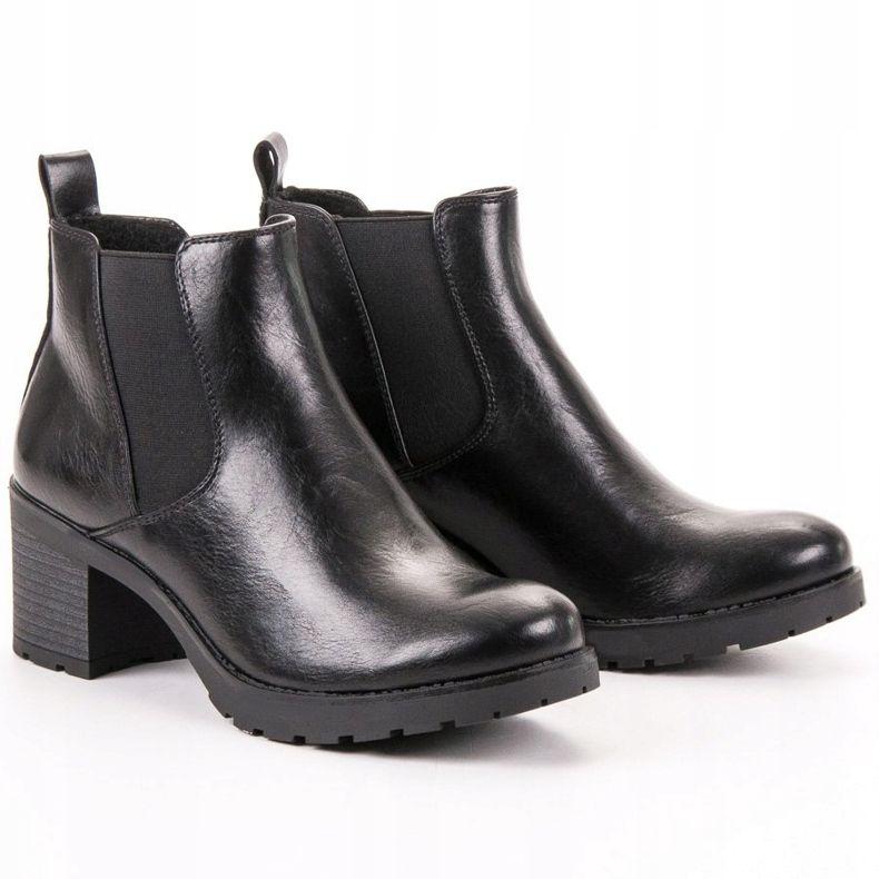 W. Potocki Fekete Chelsea csizma egy bárban 1