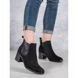 Filippo Csizma egy poszton fekete 2