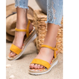 Yes Mile Kényelmes velúr szandál sárga 2