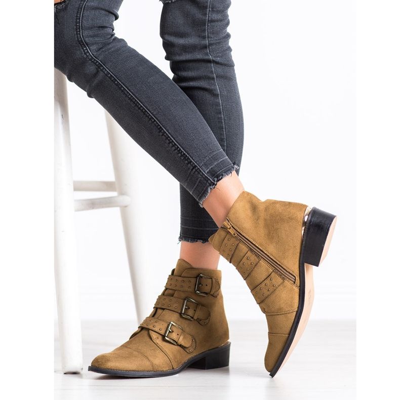 Corina Barna csizma csatokkal 1