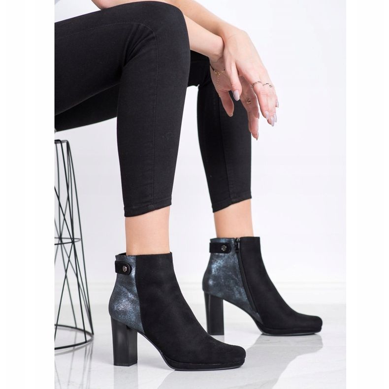 M.Daszyński Csizma egy poszton fekete 2