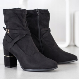 Goodin Csizma aranybetéttel fekete 1