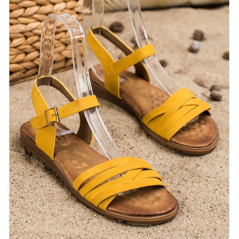 Evento Klasszikus szandál csattal sárga 1 Evento Klasszikus szandál csattal sárga 1