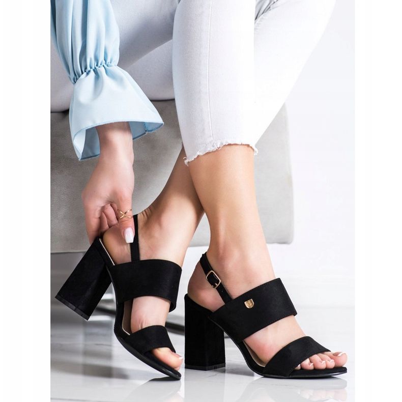 Goodin Szandálok egy széles bárban fekete 2