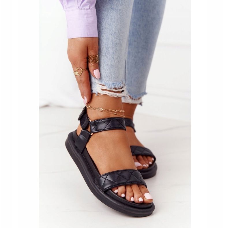 PS1 Fekete forduló szandál steppeléssel a platformon 2