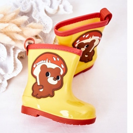 Gyermek sárga galoshes egy mackóval 1