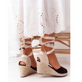 PG1 Fekete Nelly kötött ék szandál zsinórral bézs 1