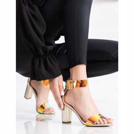 Goodin Szandál egy bárban, holo effektussal aranysárga 1