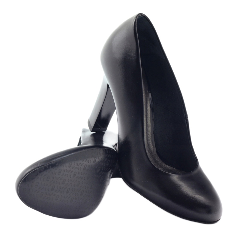 Edeo Fekete szivattyúk egy oszlopon 3