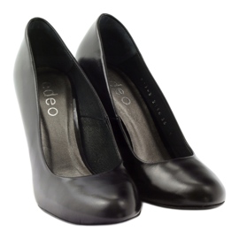 Edeo Fekete szivattyúk egy oszlopon 4