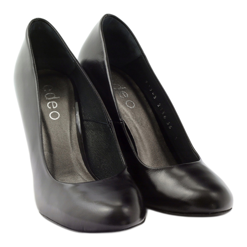 Edeo Fekete szivattyúk egy oszlopon 4