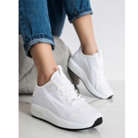 SHELOVET Sportcipők a platformon fehér 2