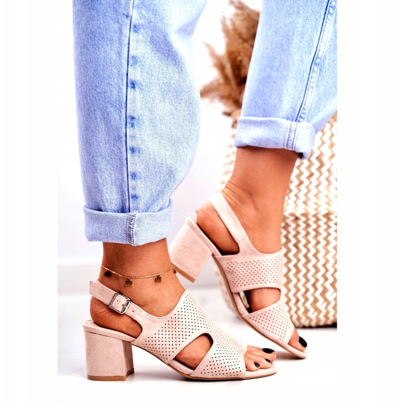 BUGO Női szandál a sarkán Áttört bézs Valery 1