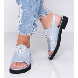 Kék szandál gyöngyökkel, mint egy nő 1