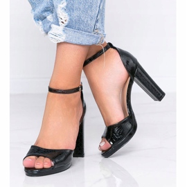 Millo kígyóbőr mintájú posztón fekete szandál 2