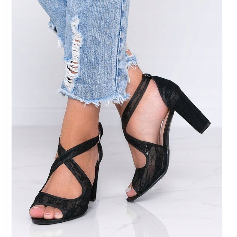 Fekete csipke szandál a Beth poszton 1
