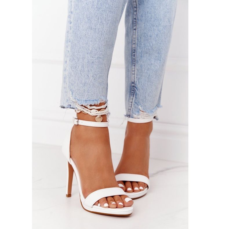 PG1 Elegáns szandál fehér csillogós sarkon 2