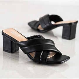 Small Swan Elegáns Eco bőr papucs fekete 1