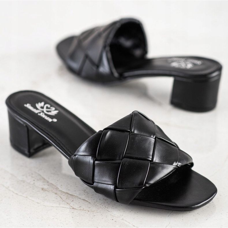 Small Swan Steppelt papucs egy poszton fekete 1 Small Swan Steppelt papucs egy poszton fekete 1