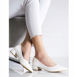 Sweet Shoes Klasszikus szivattyúk alacsony sarkú cipőben fehér 3