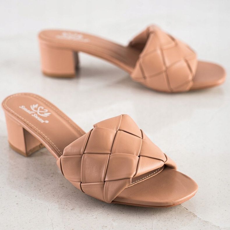 Small Swan Steppelt papucs egy poszton bézs 1