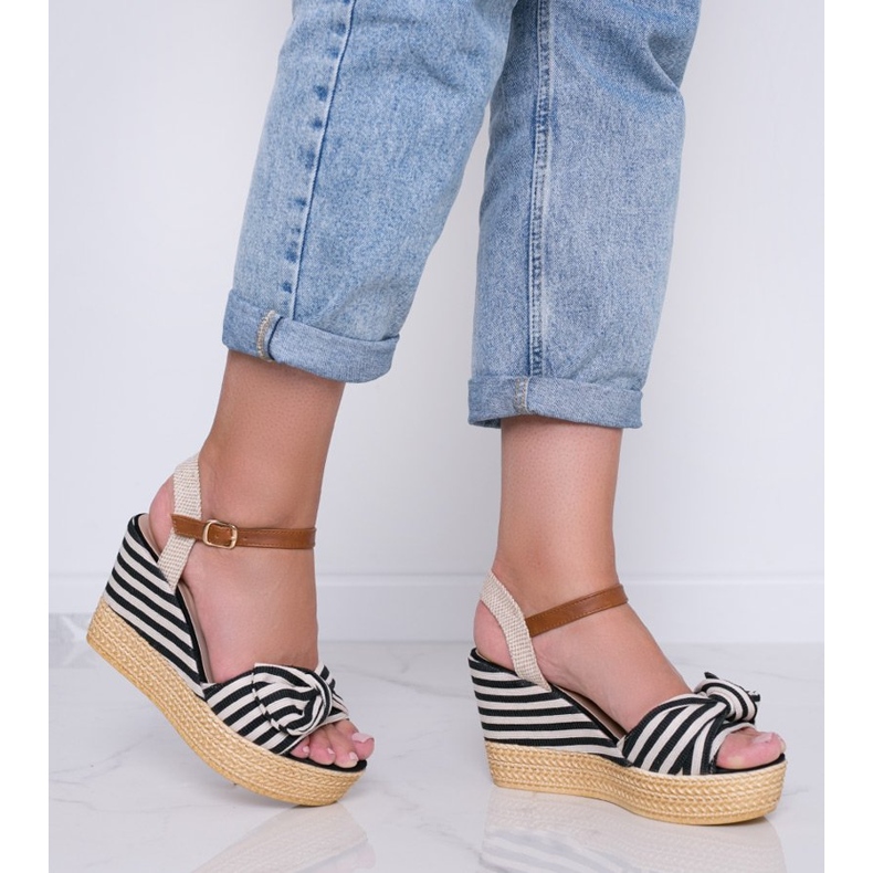 Fekete -fehér ék szandál Holiday Vibes íjjal 2