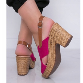 Rózsaszín szandál a Magic Woman poszton 1