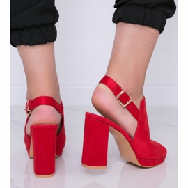 Piros szandál egy Pimp poszton 1