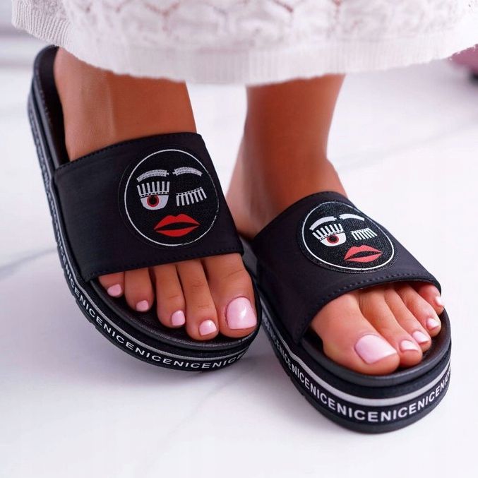 Női papucs a platformon S.Barski 802-10 fekete 2