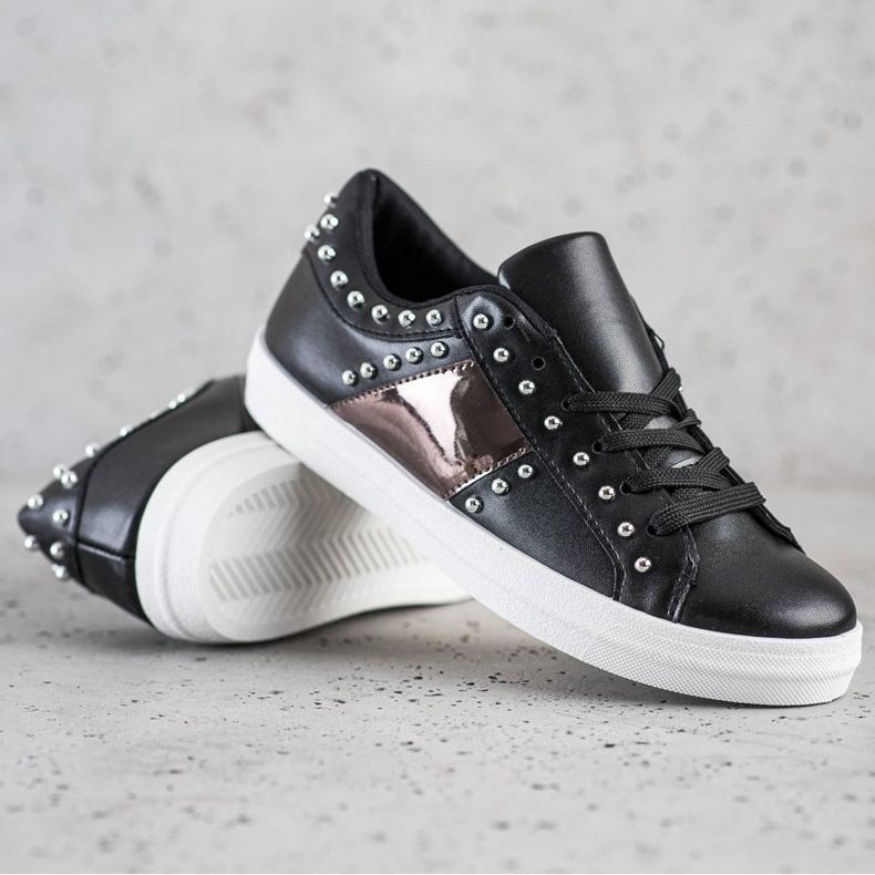 SHELOVET Fekete cipők díszekkel 1