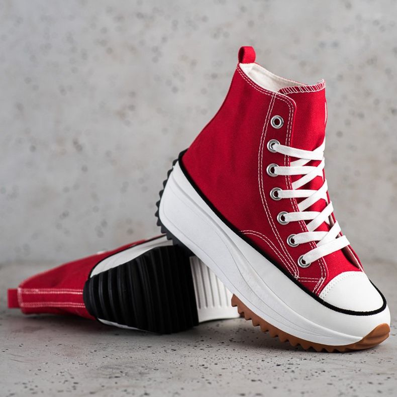 SHELOVET Magas cipők a platformon piros 1