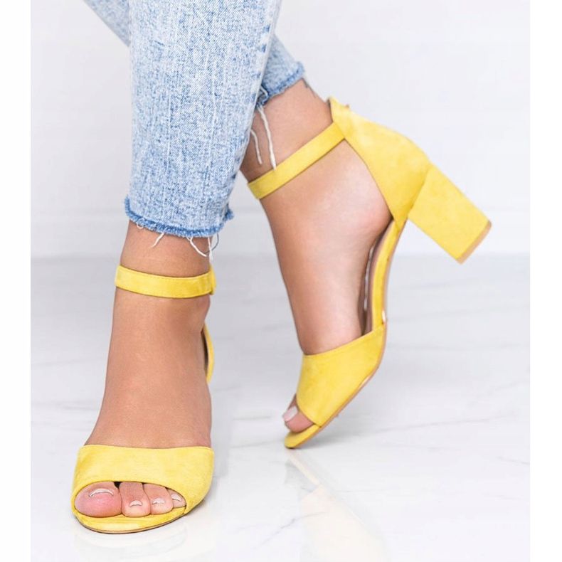 Sárga szandál a Mare Mare postán 1 Sárga szandál a Mare Mare postán 1