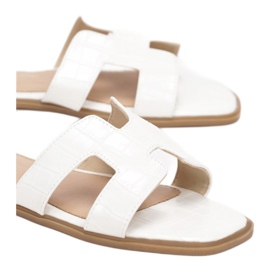 Vices Satuk F27-71-fehér 1